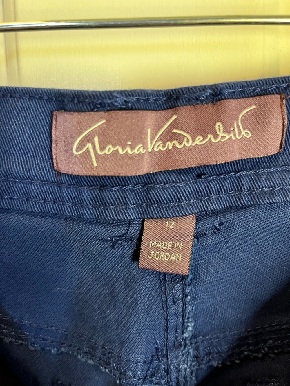 NWT Gloria Vanderbilt Navy Blue Amanda Capri - Picture 2 of 5